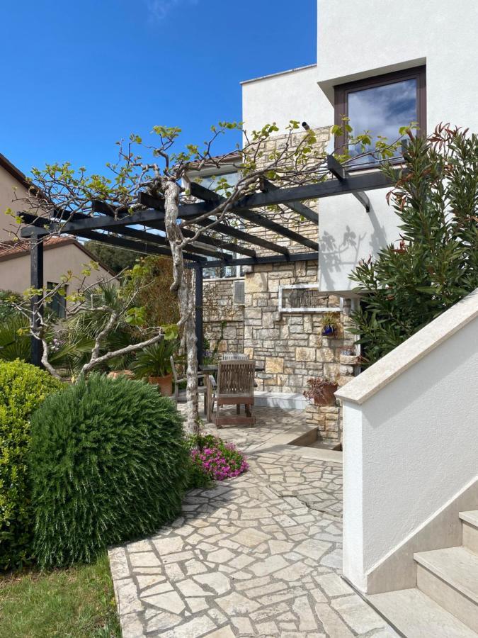 Apartments Lodra Pula Exterior photo